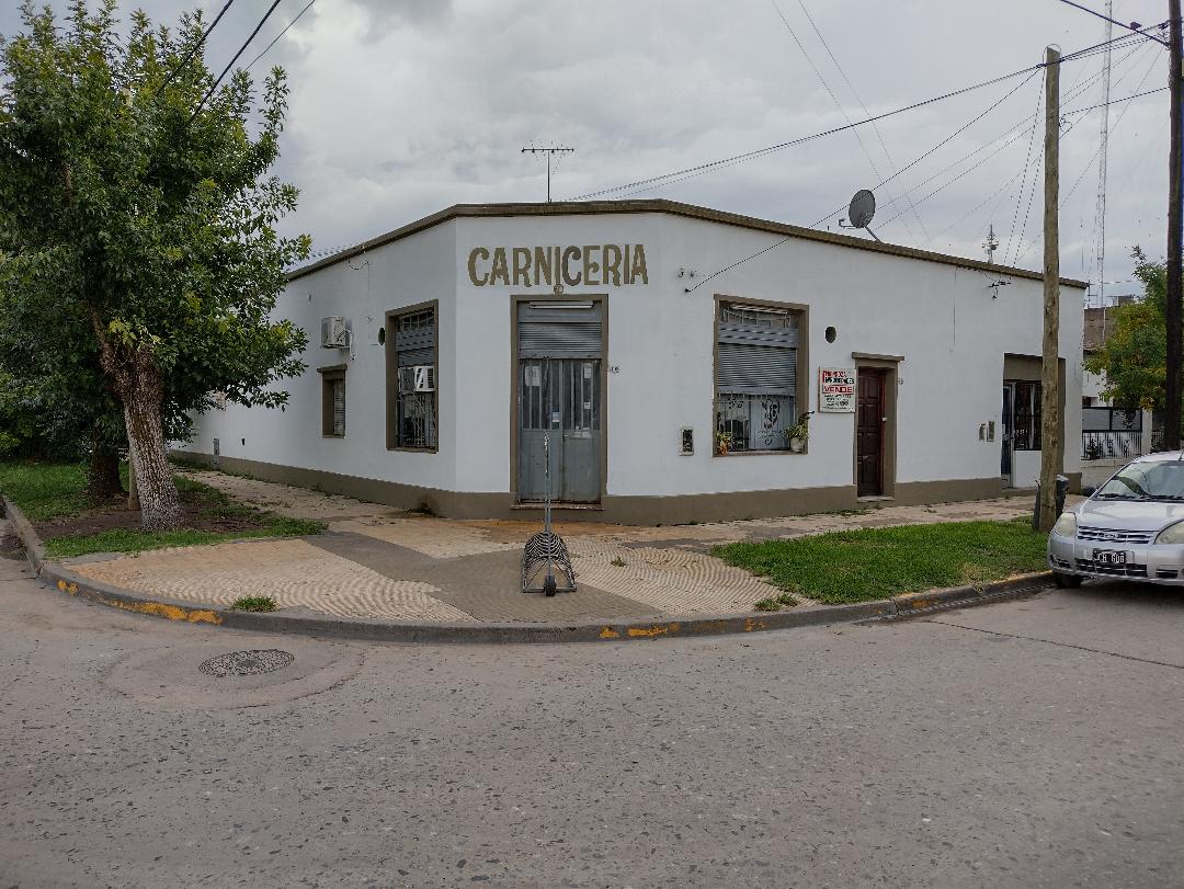 CALLE 25 DE MAYO ESQUINA CARLOS PELLEGRINI