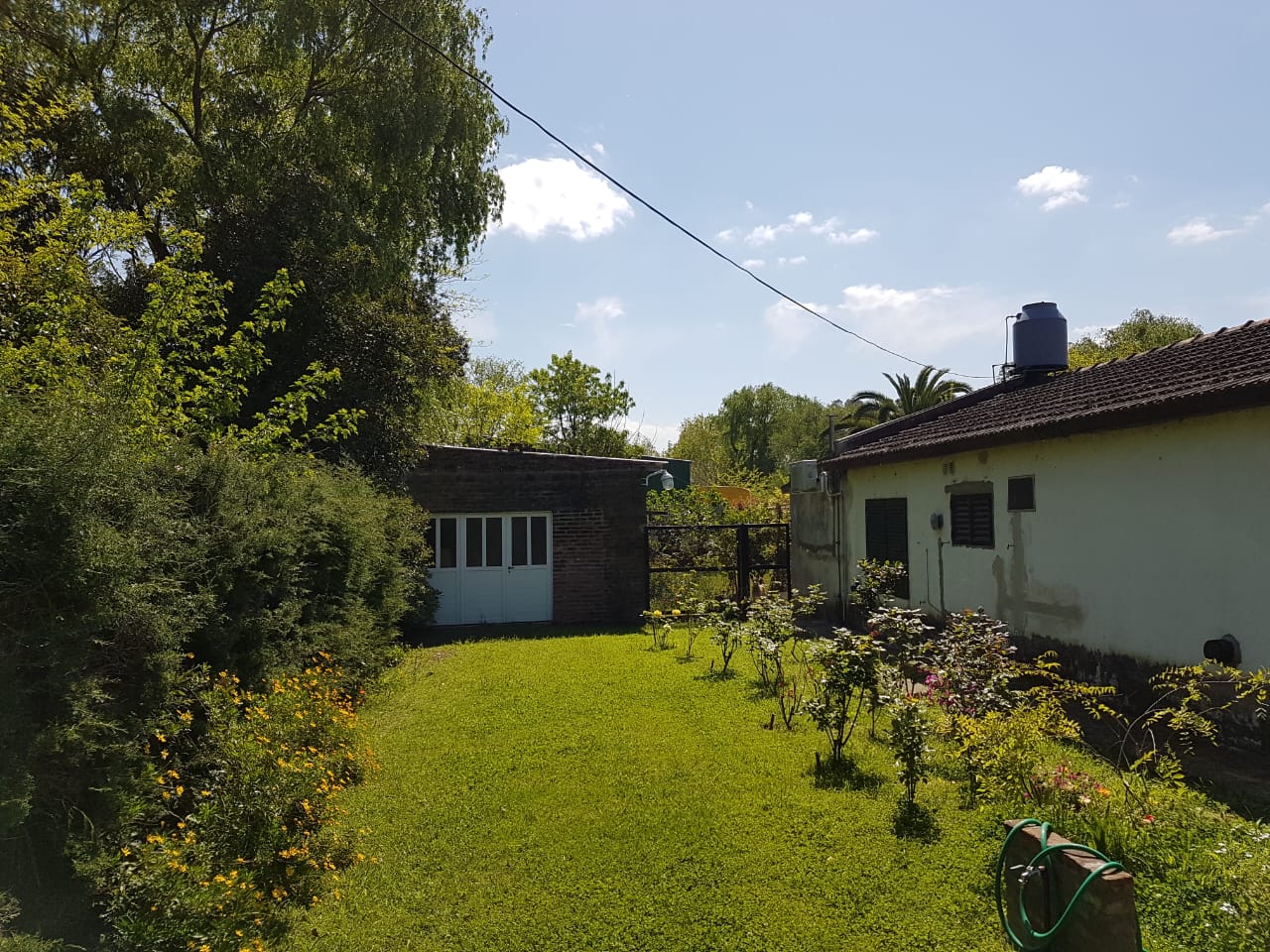 Casa, amplio parque
